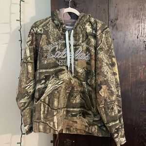 Women’s cabelas sweatshirt
